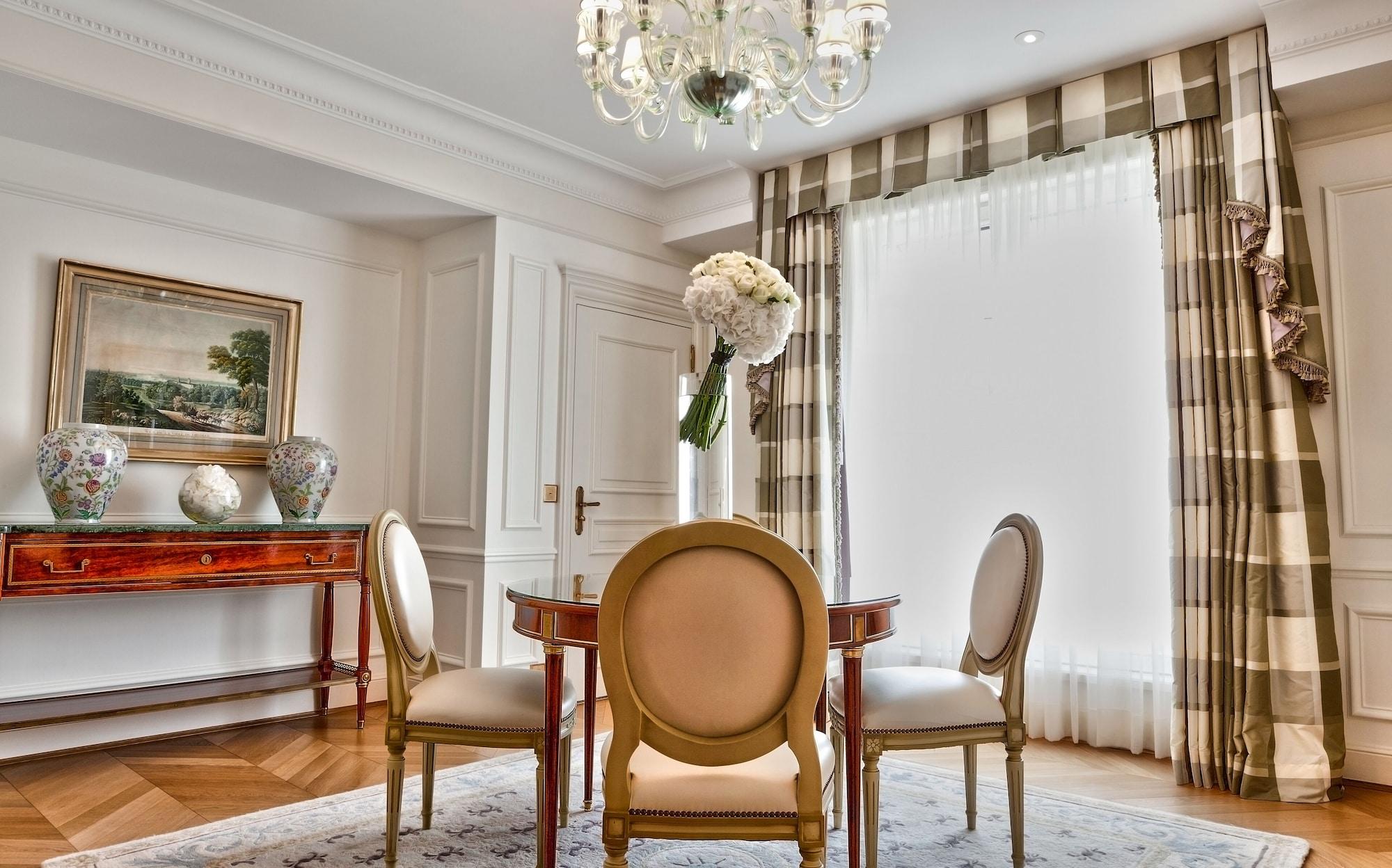 Four Seasons Hotel George V Париж Екстериор снимка