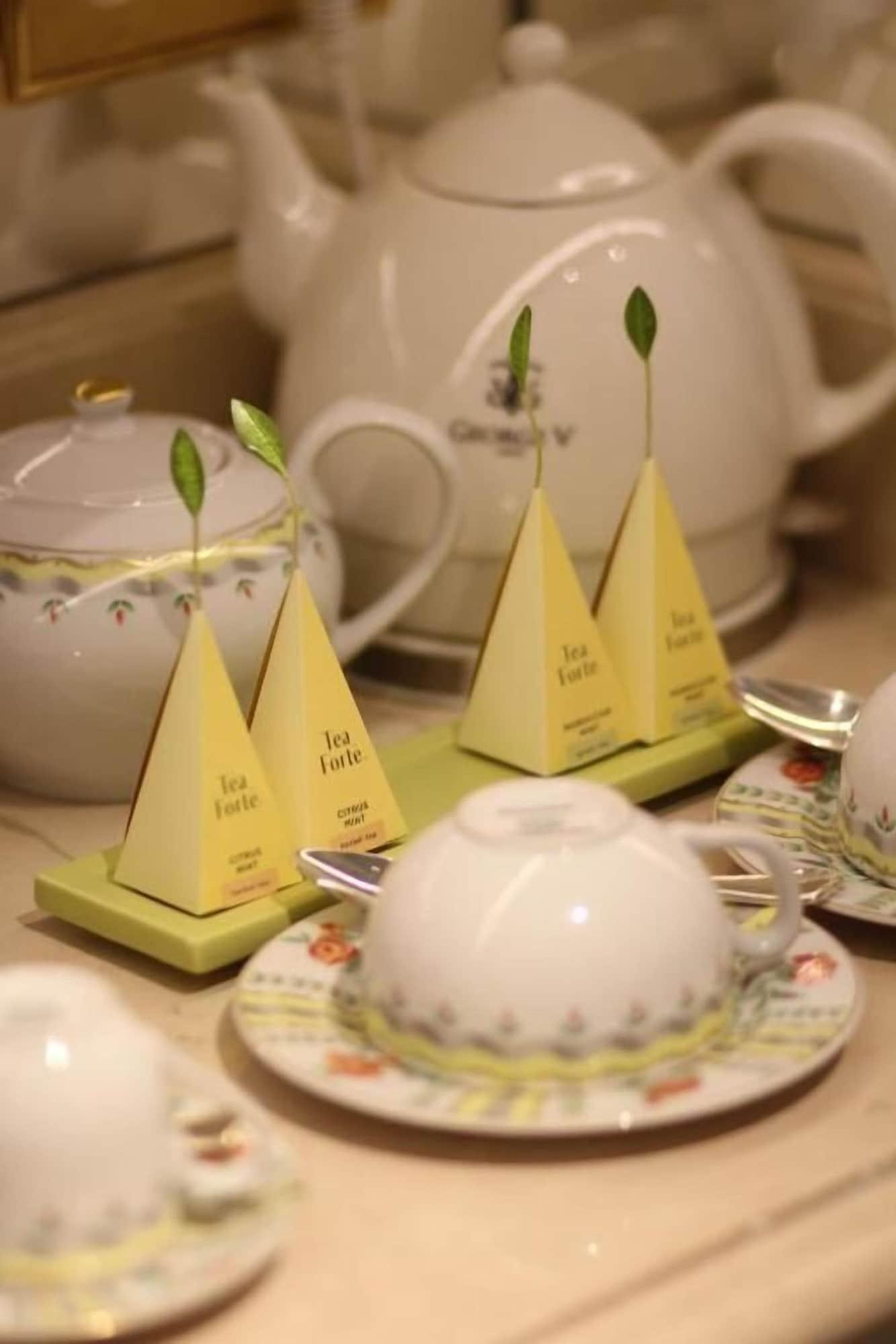 Four Seasons Hotel George V Париж Екстериор снимка