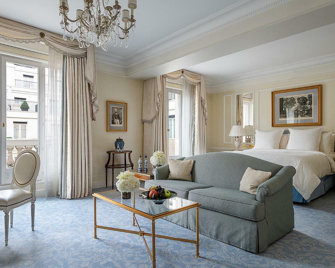 Four Seasons Hotel George V Париж Екстериор снимка